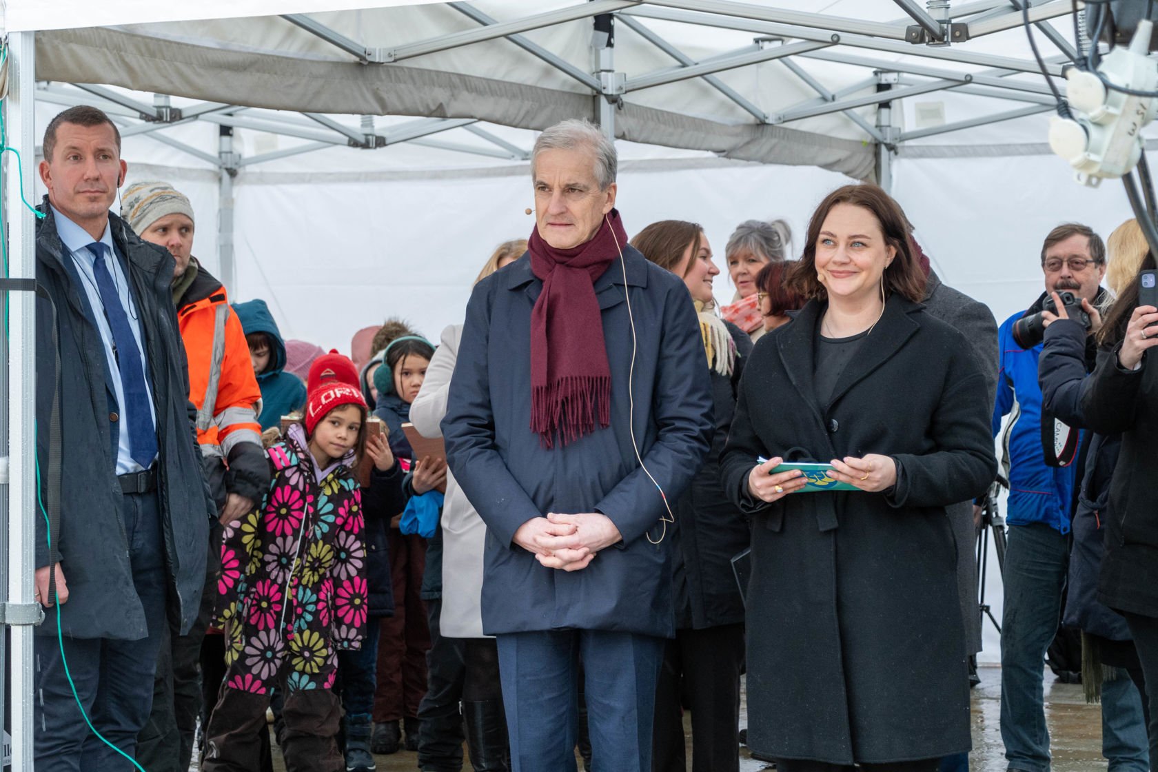 Jonas Gahr Støre og fylkesordfører i Møre og Romsdal Line Hatmosø Hoem