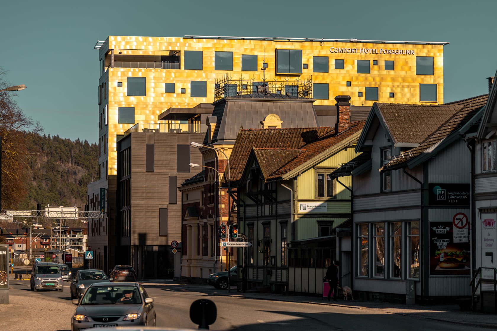 solen skinner på bygget